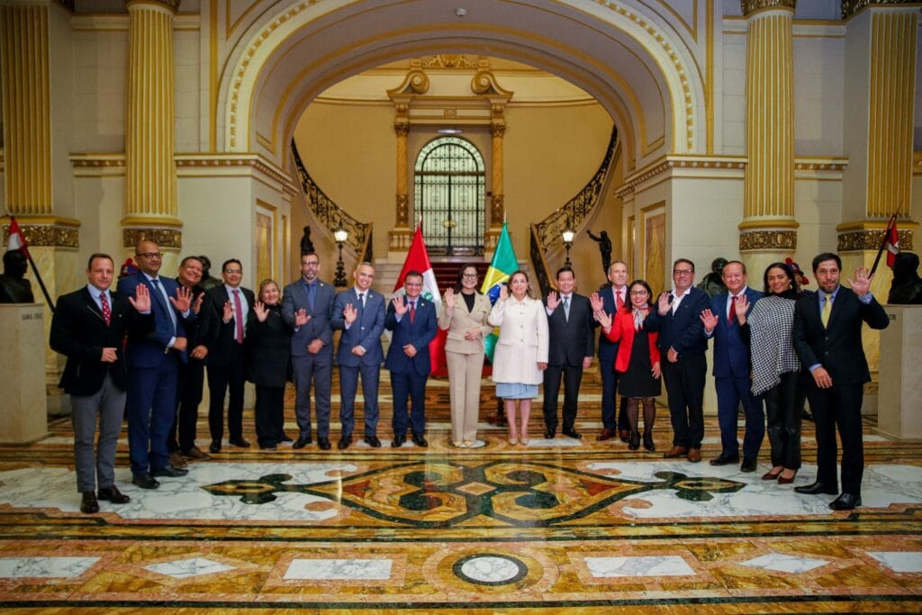 Mailza reforça em reunião com presidente do Peru pedido de que rota de integração Quadrante Rondon passe pelo Juruá-Ucayali